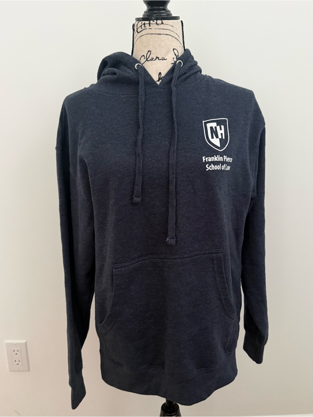 UNH Franklin Pierce School of Law Navy Pullover Hoodie Sweatshirt Sz M